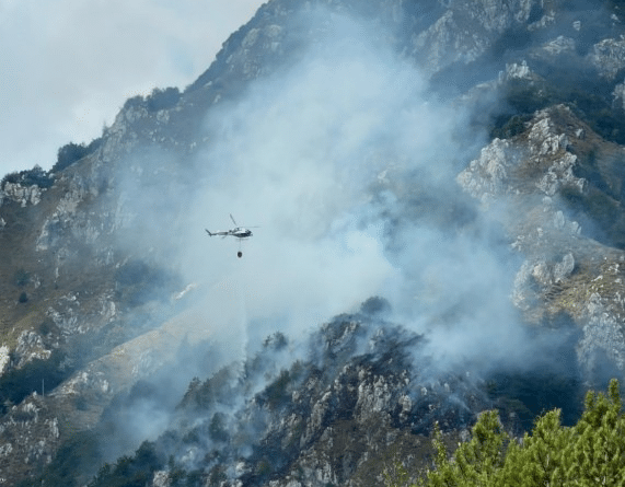 Moggio Udinese, nuovi focolai sulle montagne friulane, 70 lanci sul Forchiadice