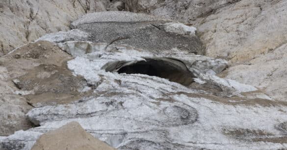 Anche il ghiacciaio del Montasio cede al caldo: «Ora la sua resistenza vacilla»