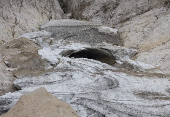 Anche il ghiacciaio del Montasio cede al caldo: «Ora la sua resistenza vacilla»