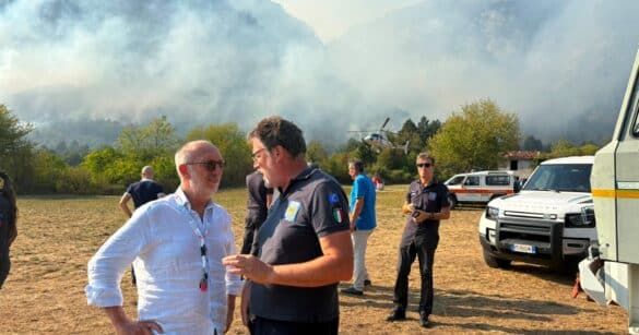 Incendio sull’Amariana, dichiarata l’emergenza regionale