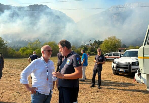Incendio sull’Amariana, dichiarata l’emergenza regionale
