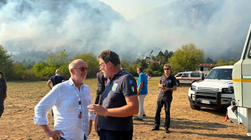 Incendio sull’Amariana, dichiarata l’emergenza regionale