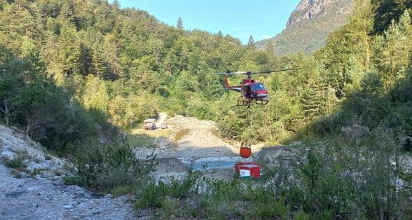 Incendi, ancora fiamme tra Carnia e Val Tramontina: Canadair in azione su Illegio