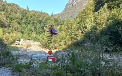 Incendi, ancora fiamme tra Carnia e Val Tramontina: Canadair in azione su Illegio