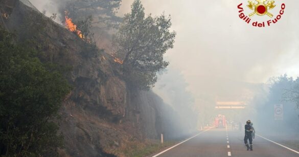 VIDEO – Incendi e traffico da esodo, sabato difficile sull’A4: riaperti in serata Lisert, Redipuglia e Villesse