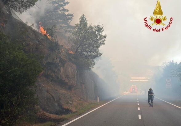 VIDEO – Incendi e traffico da esodo, sabato difficile sull’A4: riaperti in serata Lisert, Redipuglia e Villesse