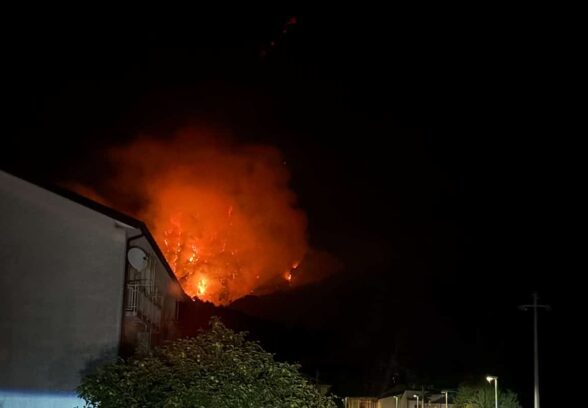 Incendio Amariana, rimane sotto presidio e osservazione l’area di Pissebus