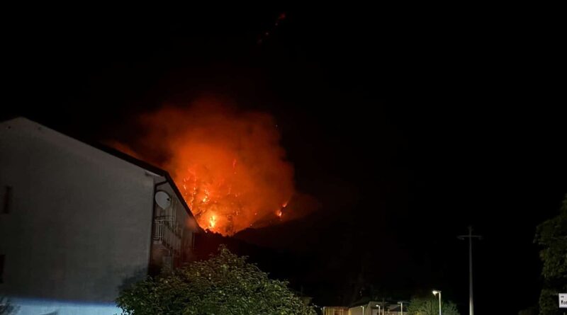 Incendio Amariana, rimane sotto presidio e osservazione l’area di Pissebus