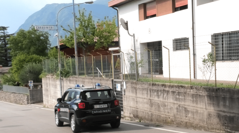 Gemona, danneggia un bar e si oppone ai carabinieri: arrestata 47enne