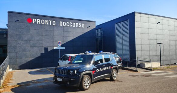 Al Pronto soccorso con manganello e coltello nei pantaloni: denunciato un 54enne