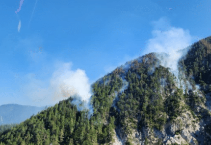 Incendi in Fvg, nuove riprese a Malborghetto-Valbruna: in azione elicottero e squadre a terra