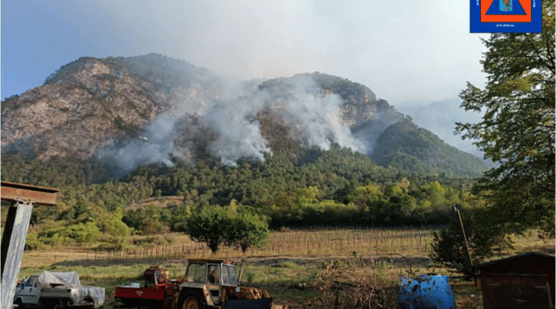 Incendi, nuovo fronte a Chiusaforte. Canadair ancora in azione sull’Amariana