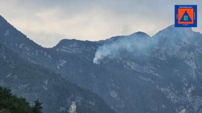 Nuovo incendio in quota a Chiusaforte, in azione due elicotteri