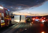 Grave incidente sulla A4 a Pocenia, camion si ribalta: morto il conducente