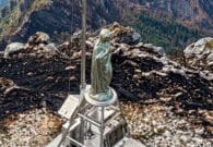 La Madonna dell’Amariana resiste alle fiamme: intatta nel cuore della montagna bruciata