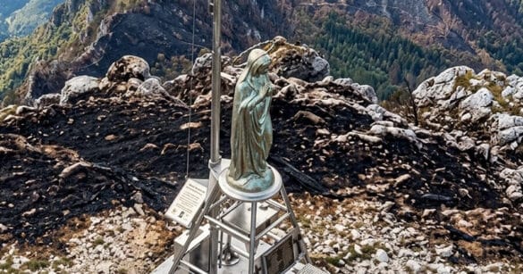 La Madonna dell’Amariana resiste alle fiamme: intatta nel cuore della montagna bruciata