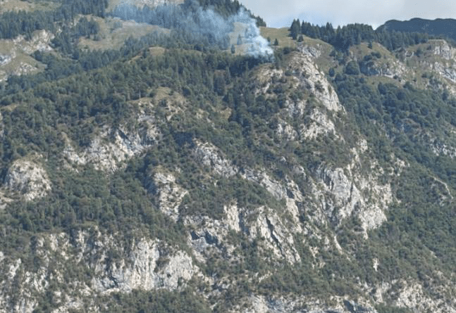 Incendi Fvg, nuovo rogo a Forni di Sotto: sull’Amariana due Canadair e due elicotteri