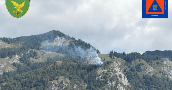 Incendi Fvg, nuovo rogo a Forni di Sotto: sull’Amariana due Canadair e due elicotteri