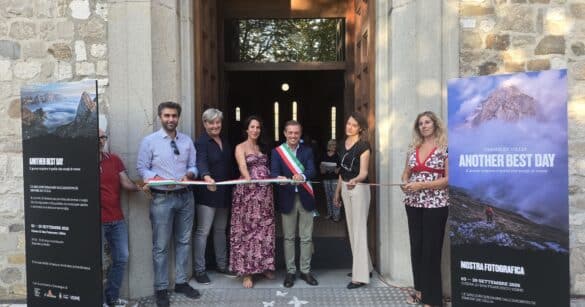 Inaugurata a Udine la mostra nel ricordo del giovane fotografo tarvisiano Simone De Cillia