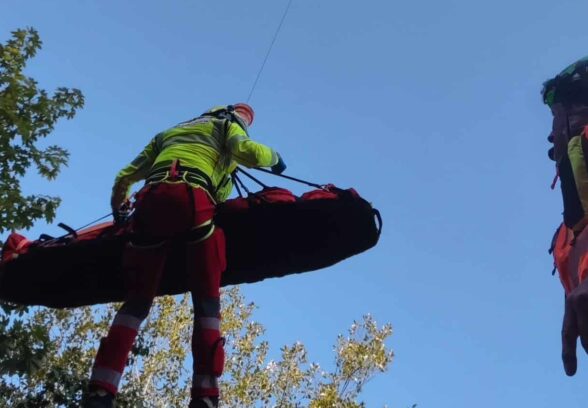 Tarvisio, doppio intervento del Soccorso alpino: biker ferita e tre bambini punti da insetti