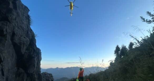 Quarantenne carnico cade per una trentina di metri sul Monte Arvenis