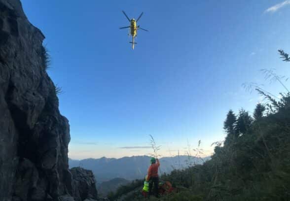 Quarantenne carnico cade per una trentina di metri sul Monte Arvenis