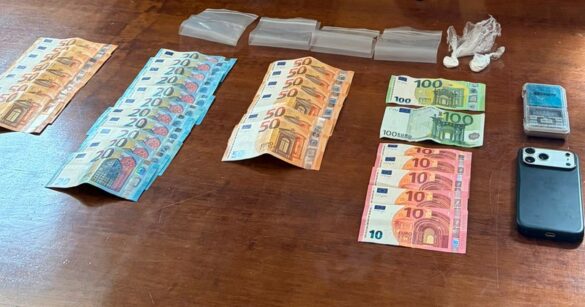 Cocaina in auto con il bilancino e 1000 euro in contanti: denunciato a Tolmezzo un 21enne di Gemona