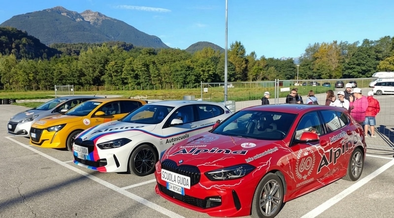 PODCAST – A Tolmezzo torna “Abilmente in pista”, guida sicura ed emozioni al volante per persone con disabilità