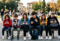 Bambini e ragazzi iperconnessi e fragili: ne parla ad Amaro lo psicoterapeuta Alberto Pellai
