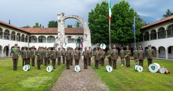 Brigata Alpina Julia protagonista a Venzone con un convegno sul terremoto e il concerto della Fanfara