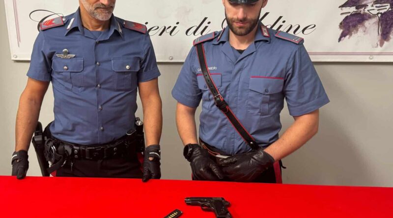 Pistola carica tra i rifiuti, scatta l’allarme nell’impianto di trattamento
