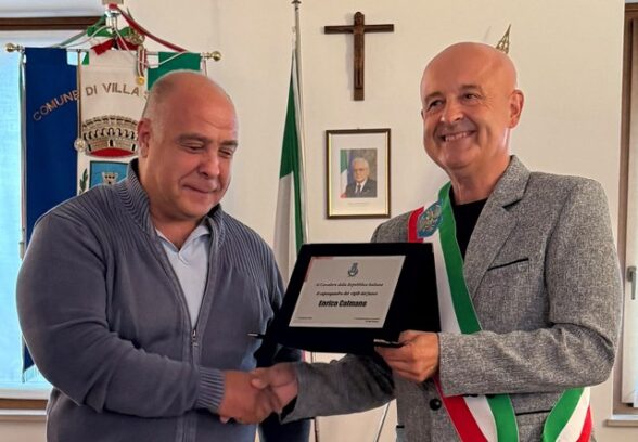 Villa Santina omaggia con una targa il capo squadra dei vigili del fuoco di Cercivento Enrico Colmano