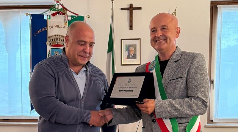 Villa Santina omaggia con una targa il capo squadra dei vigili del fuoco di Cercivento Enrico Colmano