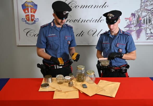 Il nervosismo al controllo tradisce lo spacciatore: sequestrati oltre 200 grammi di droga
