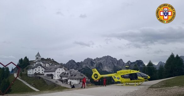 Cade vicino al santuario del Monte Lussari, elitrasportato a Udine