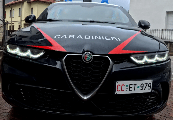 Tarcento, tenta di sfuggire ai Carabinieri: 21enne trovato con cocaina e contanti