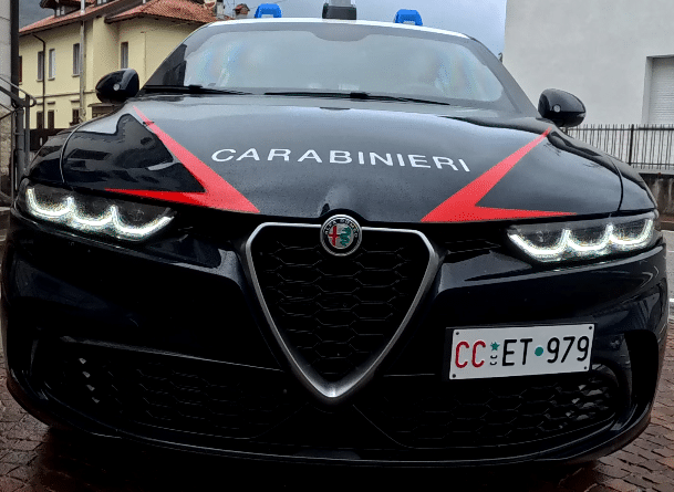 Tarcento, tenta di sfuggire ai Carabinieri: 21enne trovato con cocaina e contanti