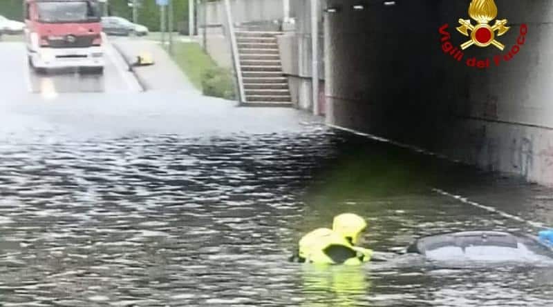 Tragedia a Latisana, donne muore annegata nell’auto intrappolata in un sottopasso allagato