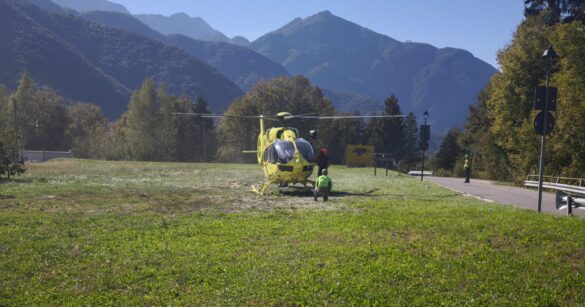 Cade per 15 metri sul Monte Slebe, escursionista recuperato dall’elisoccorso