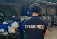 Scarti industriali stoccati all’aperto e scarichi non depurati: sequestro dei Carabinieri, sanzioni per 19.000 euro