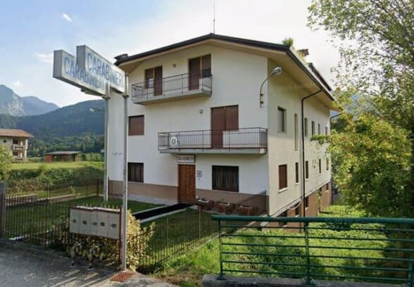 Ubriaco infastidisce i clienti in una pizzeria e poi aggredisce i Carabinieri di Ampezzo