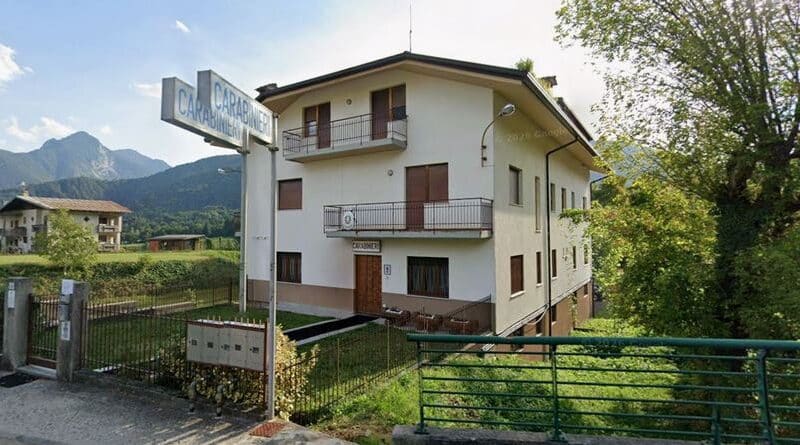 Ubriaco infastidisce i clienti in una pizzeria e poi aggredisce i Carabinieri di Ampezzo