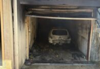 Incendio nella rimessa, fumo invade lo stabile: i Vigili del fuoco salvano due persone