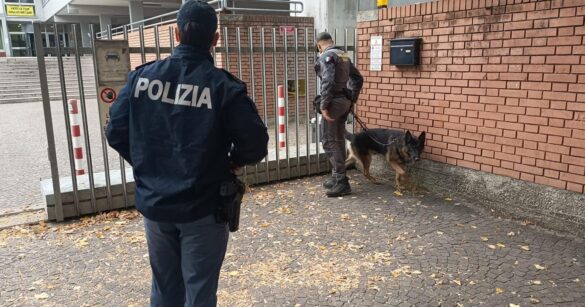 Tarvisio, controlli della Polizia davanti alle scuole: verificati centinaia di studenti