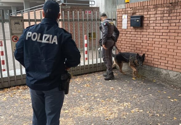 Tarvisio, controlli della Polizia davanti alle scuole: verificati centinaia di studenti