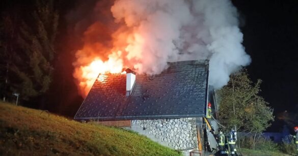 Incendio nella notte nello chalet, muore un uomo a Pontebba
