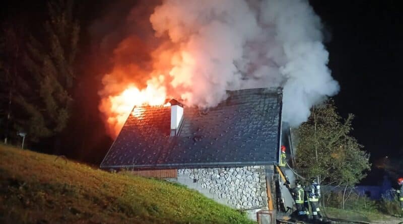 Incendio nella notte nello chalet, muore un uomo a Pontebba