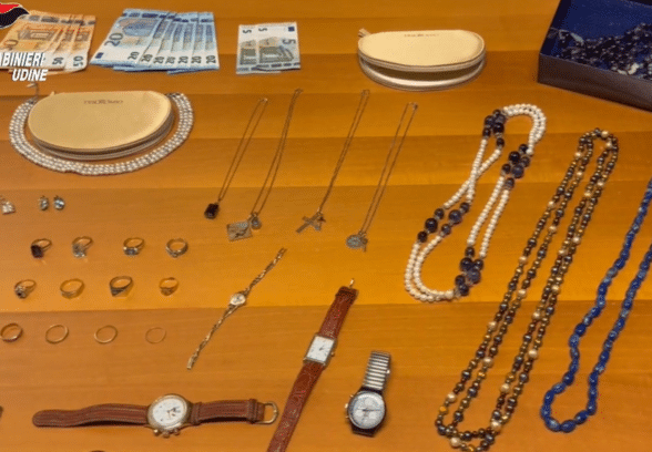 VIDEO – Finto carabiniere tenta di truffare un’84enne: arrestato con un bottino da 20mila euro