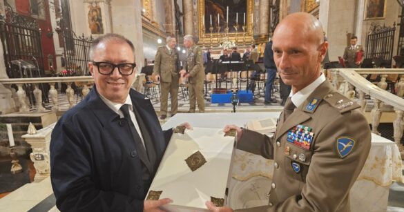 Lo Scriptorium Foroiuliense dona una Bibbia di Gutenberg alla Brigata Paracadutisti Folgore