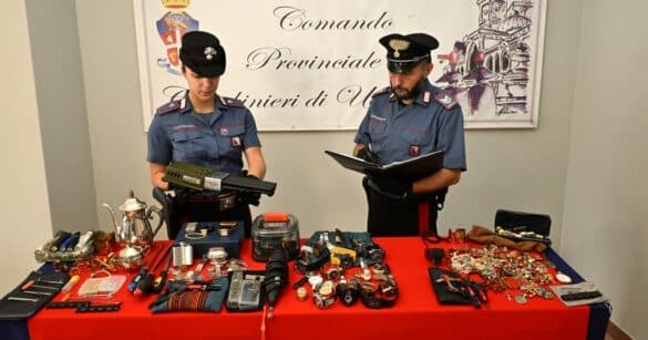 Entravano in casa senza scasso grazie ai decodificatori: scoperto il garage-deposito dei ladri